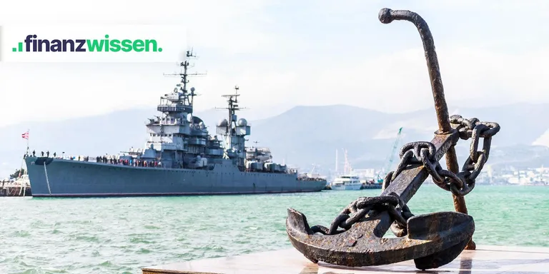 Rüstungsaktien Rüstungsaktien: Navy Schiff im Hafen
